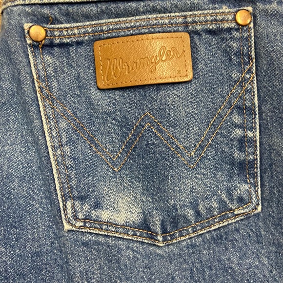 Vintage Wrangler Medium Wash High Rise Jeans - Picture 12 of 14